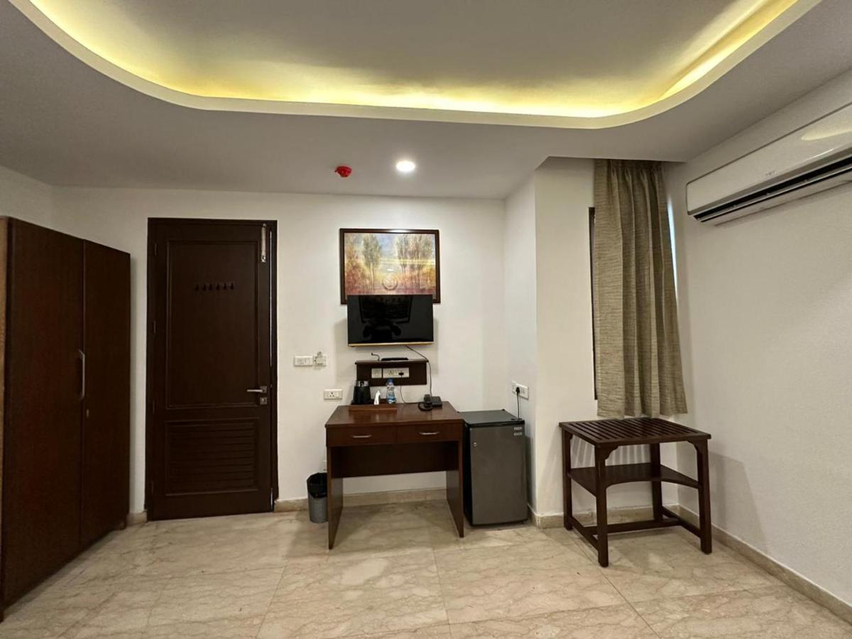 Hotel The Imperio New Delhi Ngoại thất bức ảnh