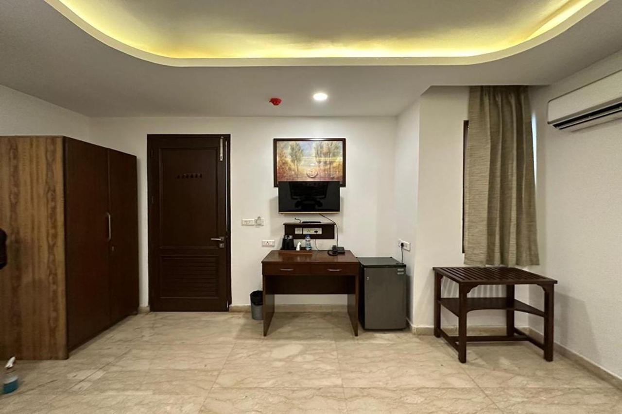 Hotel The Imperio New Delhi Ngoại thất bức ảnh
